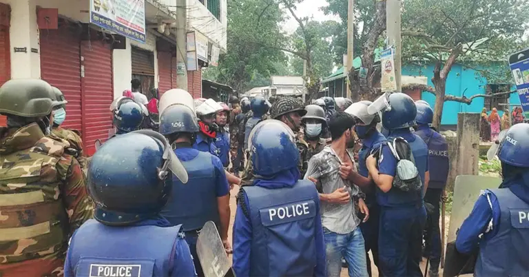 শ্রমিকদের বিক্ষোভ নিয়ন্ত্রণে সেনাবাহিনী ও পুলিশের অবস্থান